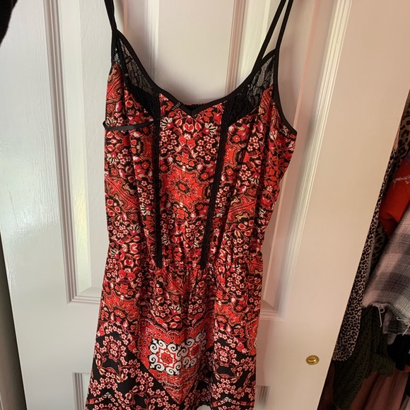 Red Patterned Romper🤍 - Picture 3 of 4